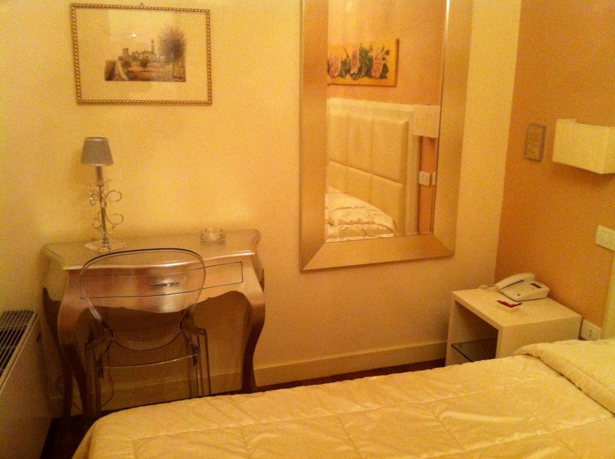 Oro Rosso Hotel Ristorante Montefalco Exterior photo